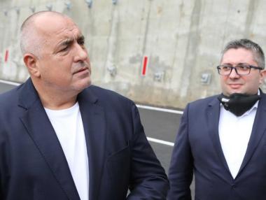 Борисов прелетя над „Хемус“, за да се похвали със строежа