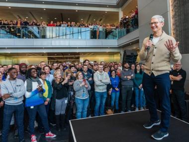 Колко пари спечели директорът на Apple през 2020 г.?