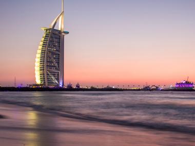 Край на партитата в Дубай за англичаните