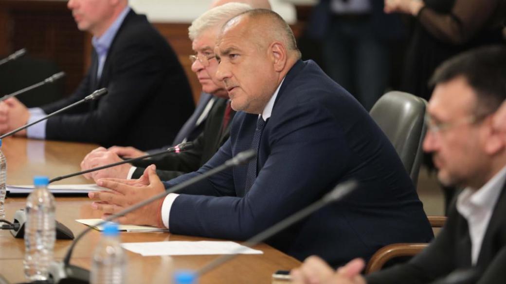 Борисов отказва засега да отвори заведенията