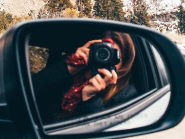 Instagram vs. реалността: Връзката между социалните медии и пътуванията