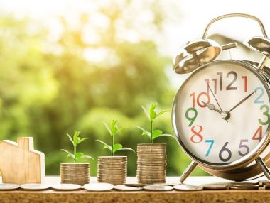 Растящи такси и падащи лихви - тенденцията в банковия сектор