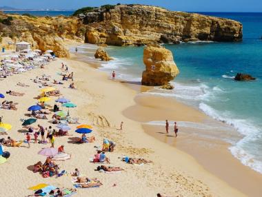 Защо британците могат да са спасението за туризма в Европа?