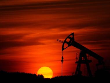 Петролът скочи с над 3% след новините от ОПЕК+