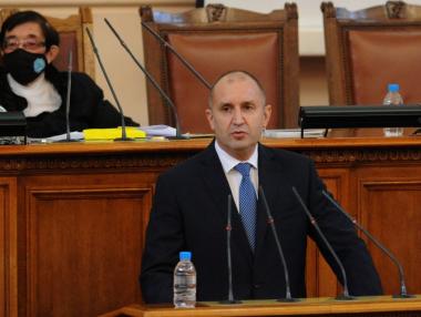 Президентът връчва днес мандат за сформиране на правителство