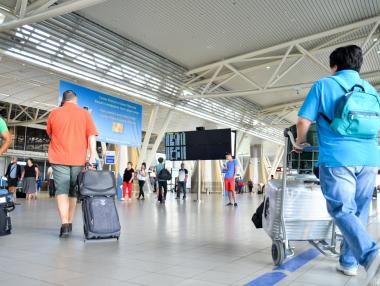 Абу Даби слага проследяваща гривна на пътниците от България