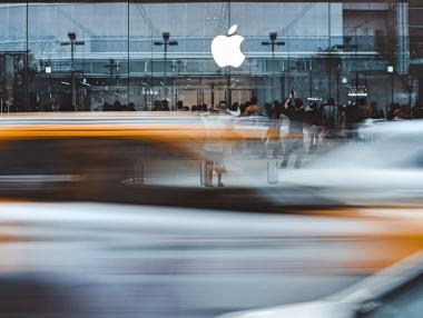 Колко пари правят Apple и Amazon всяка минута?