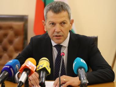 Служебният министър спря съмнителна поръчка на БДЖ