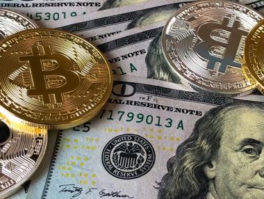Биткойн завърши кошмарната седмица с нов срив