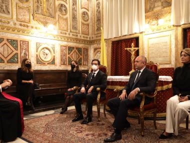 Двоен опит за сближаване със Северна Македония