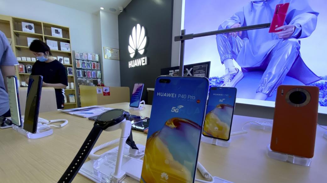 Huawei копира хватката на Apple, за да конкурира Android