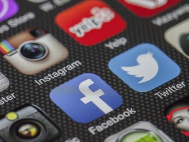Facebook ще стимулира авторите на съдържание с $1 млрд. през 2022 г.