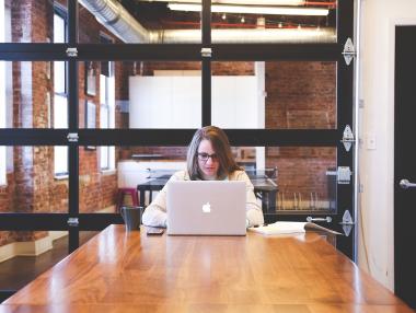 Пандемията сви значително отработените часове в ЕС