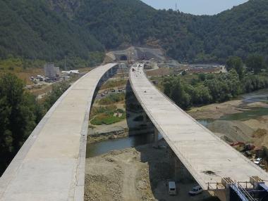 Как върви строителството на най-дългия тунел в България (галерия)