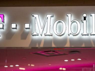 Хакери откраднаха данните на 40 млн. клиенти на T-Mobile