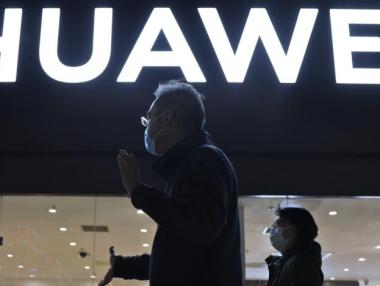 САЩ отпускат здравата хватка, задушаваща бизнеса на Huawei?