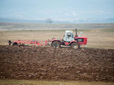Земеделци блокираха пътя София – Варна