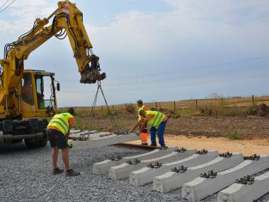 Как върви модернизацията на най-старата жп линия в България (снимки)