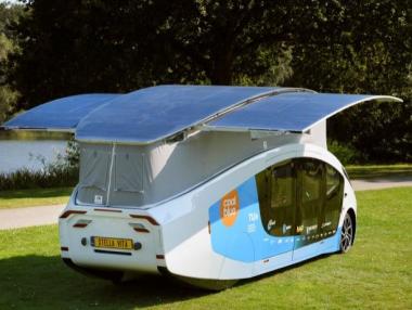Соларен кемпер потегля на пътешествие в Европа