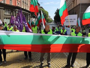 Пътните строители отново заплашват с протести