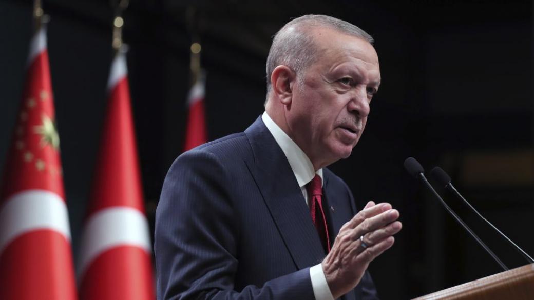 Ердоган уволни висши банкери и прати лирата на историческо дъно