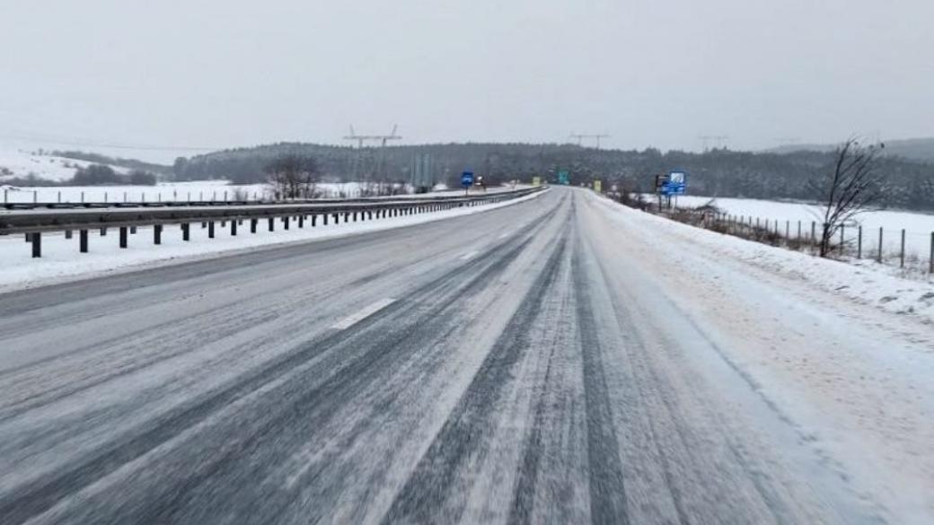Изненадващо АПИ започна да търси нови фирми за зимно почистване на пътища