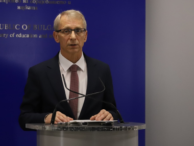 МОН установи фиктивни почивки на ученици за 9 млн. лв.