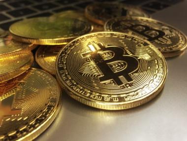 Биткойн скочи до нов рекорд и надмина 65 хил. долара