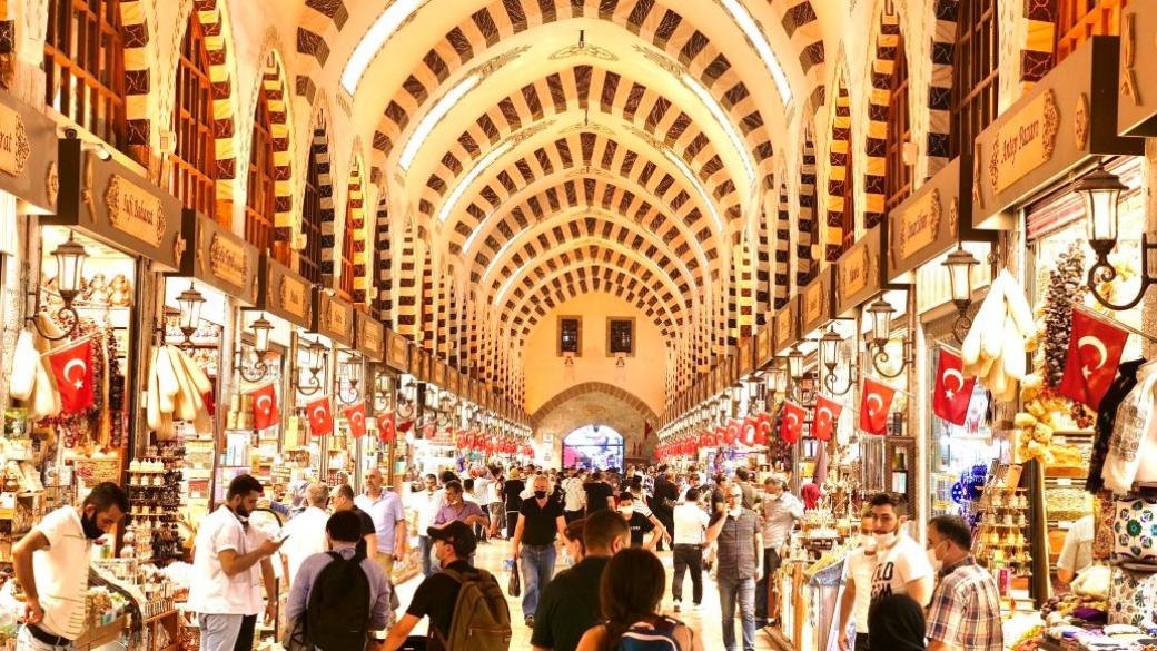 Сривът на турската лира напълни с българи пазарите в Одрин