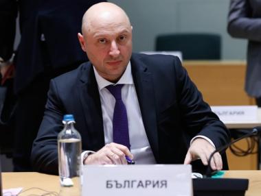 Новият дълг е за планирани отдавна разходи и стари заеми