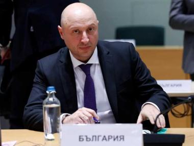 Служебният кабинет изтегли още 500 млн. лв. при повишен интерес