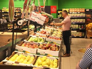 Намалената цена е водеща при пазаруването на хранителни продукти