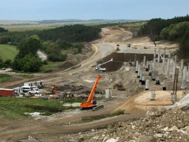 „Автомагистрали“ е укрило договори с подизпълнители на „Хемус“
