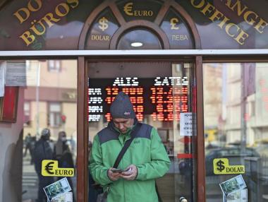 Над 20 финансови критици на Ердоган отиват на съд заради лирата