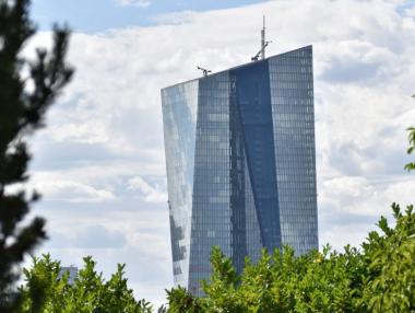 ЕЦБ ще вдигне лихвите при скок на инфлацията