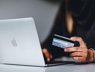 България затвърждава последното място в ЕС по онлайн пазаруване