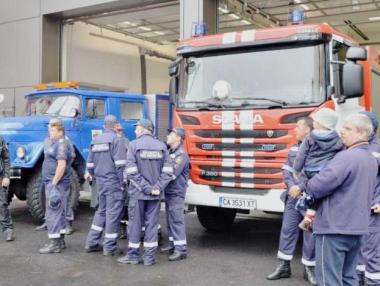 Пожарникари и спасители протестират срещу отказаното увеличение на заплатите