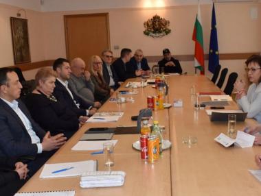 Нинова: Има олио да залеем цялата страна