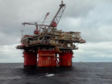 Цените на петрола падат преди срещата на Фед