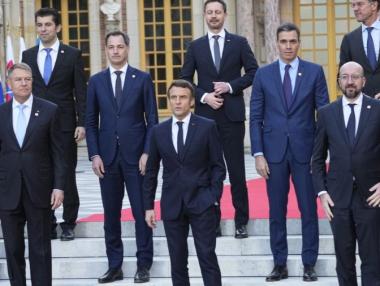 Оръжия за Киев, но газ от Москва: Как ЕС помага на руската военна машина