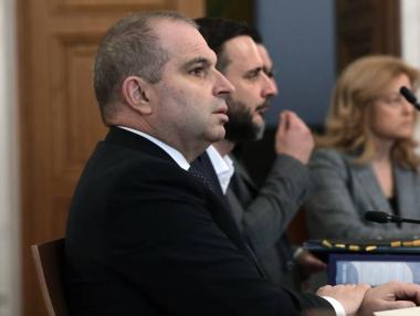 Депутатите бламираха Караджов за финансирането на пътните ремонти