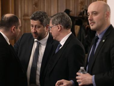 ДБ заплаши коалицията с напускане, ако не изпратят оръжия на Украйна