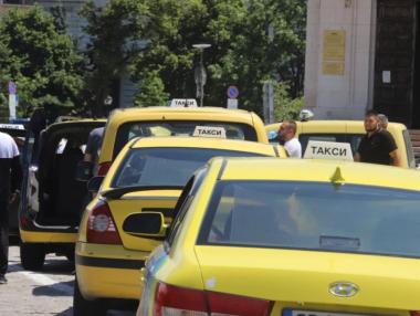 Таксиметровият бранш настоява за таван на цените на горивата