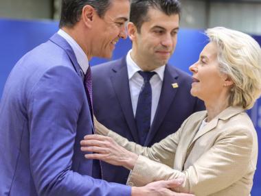 Вечерни новини: Изненадващо евроембарго; Бюджетният излишък се топи