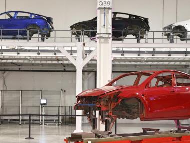 Мъск призна, че двете нови фабрики на Tesla губят милиарди долари