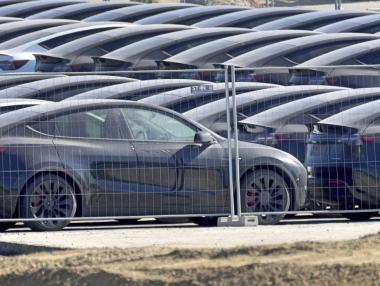 Германия съобщи за дефект в над 59 хил. автомобила Tesla