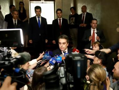 Новините от седмицата: Премиерската рокада на ПП; Българка в топ 10 на най-издирваните от ФБР