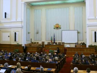 Неодобрението към правителството и парламента е на рекордно ниво