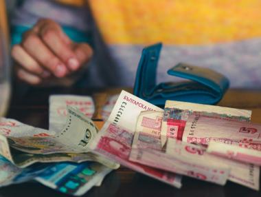 Преди вдигането на лихвите: Българите се активизираха да плащат дълговете си