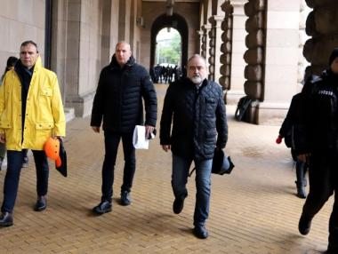 След два месеца пътищата в страната остават без поддръжка